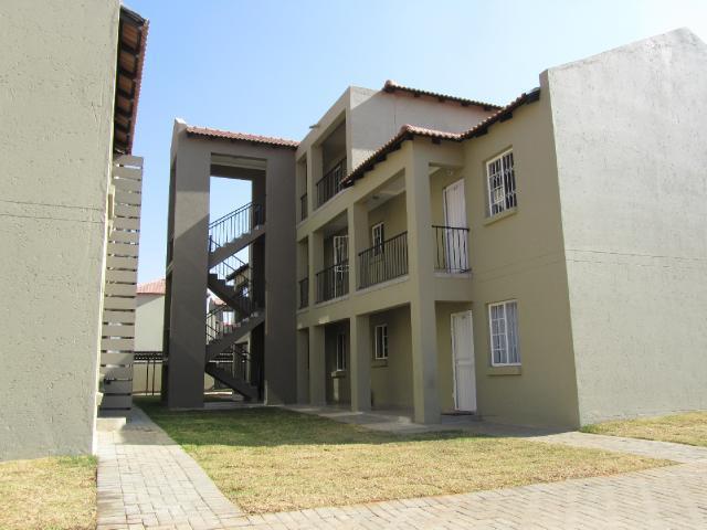 2 Bedroom Apartment to Rent in Potchefstroom - Property to rent - MR105400