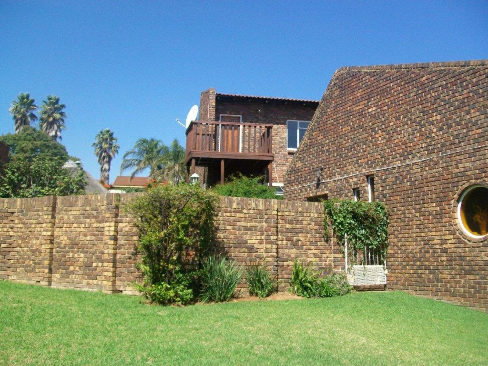 8 Bedroom House for Sale For Sale in Emalahleni (Witbank)