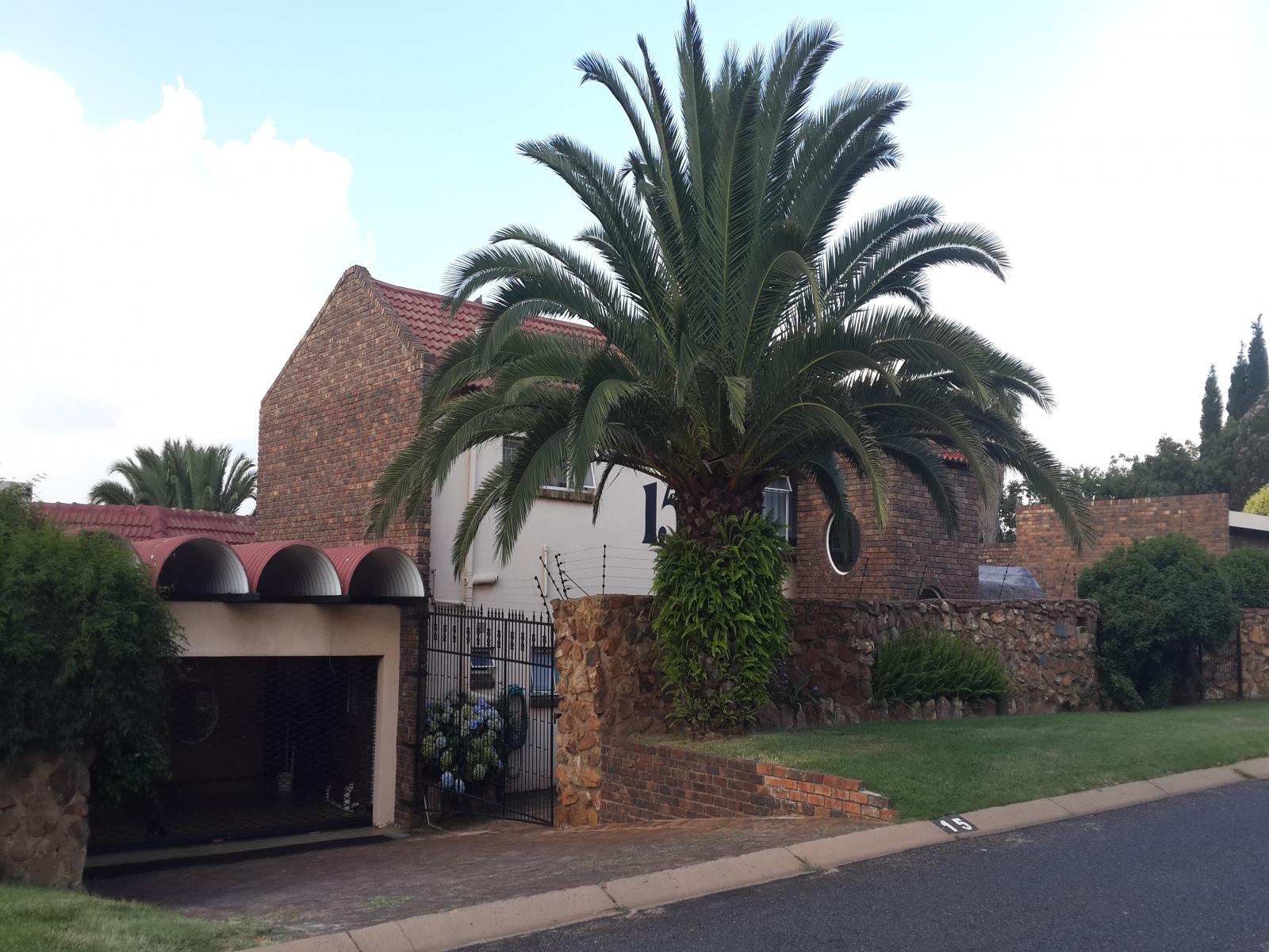 8 Bedroom House for Sale For Sale in Emalahleni (Witbank)