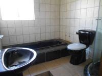 Main Bathroom - 6 square meters of property in Henley-on-Klip