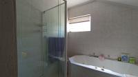 Main Bathroom - 5 square meters of property in Kengies