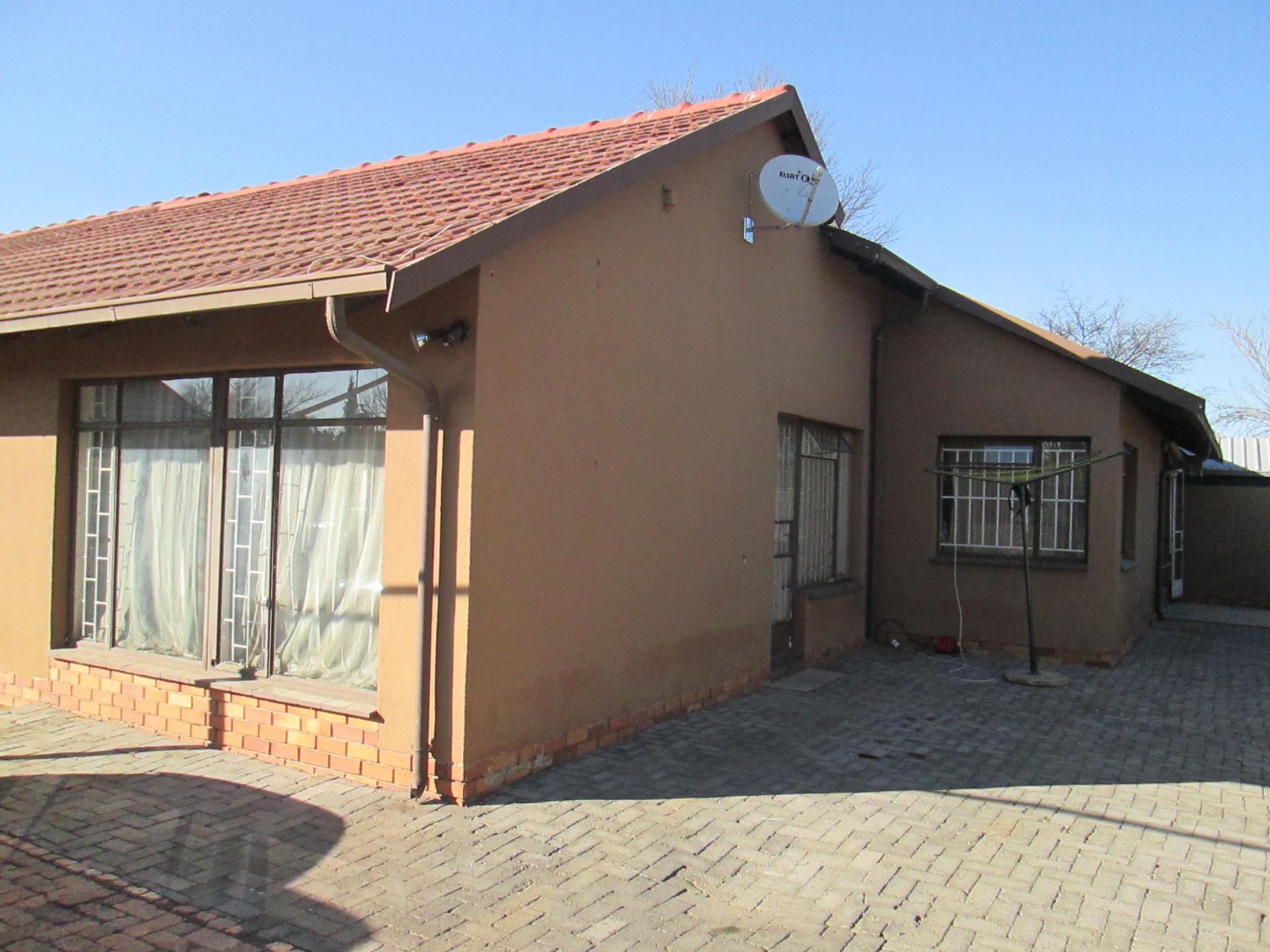 Front View of property in Secunda