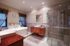 Main Bathroom - 21 square meters of property in Boardwalk Manor Estate
