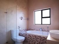 Bathroom 1 - 6 square meters of property in Silverwoods Country Estate