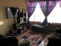 Lounges - 17 square meters of property in Benoni