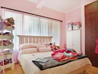 Bed Room 1 - 19 square meters of property in Constantia Glen