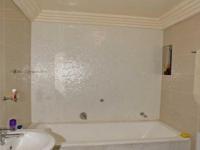 Main Bathroom - 7 square meters of property in Ravenswood