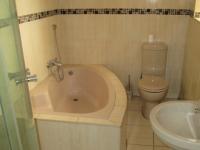 Bathroom 1 - 6 square meters of property in Roodekop
