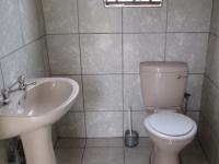 Main Bathroom - 13 square meters of property in Roodekop