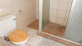 Main Bathroom - 6 square meters of property in Bardene