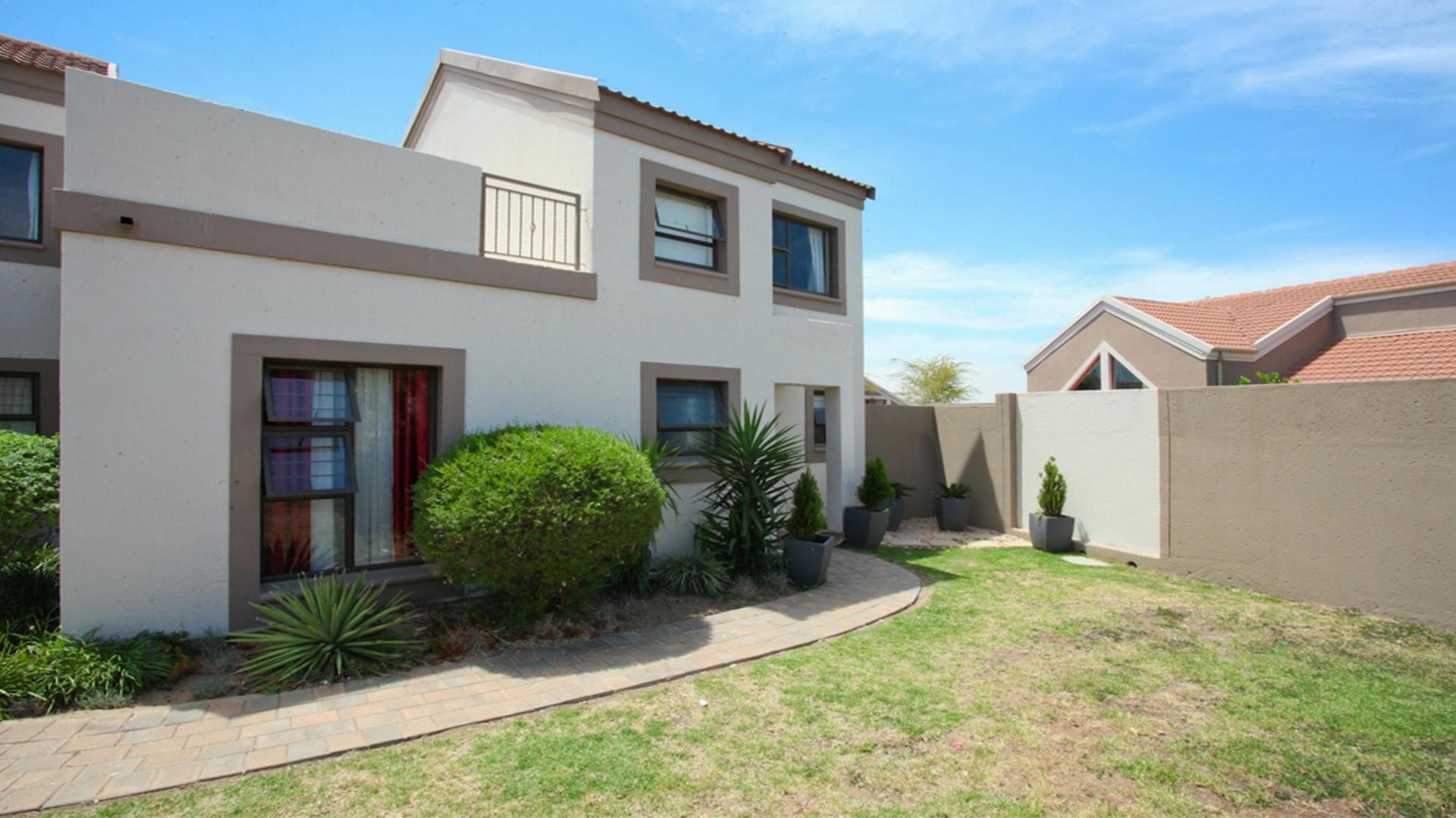 3 Bedroom Duplex for Sale For Sale in Kengies Private Sale