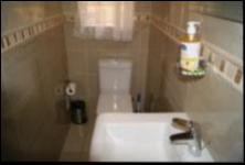 Bathroom 2 - 5 square meters of property in Freeland Park