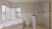 Bathroom 1 - 72 square meters of property in Bassonia