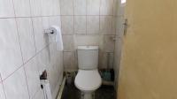 Bathroom 1 - 5 square meters of property in Newlands East