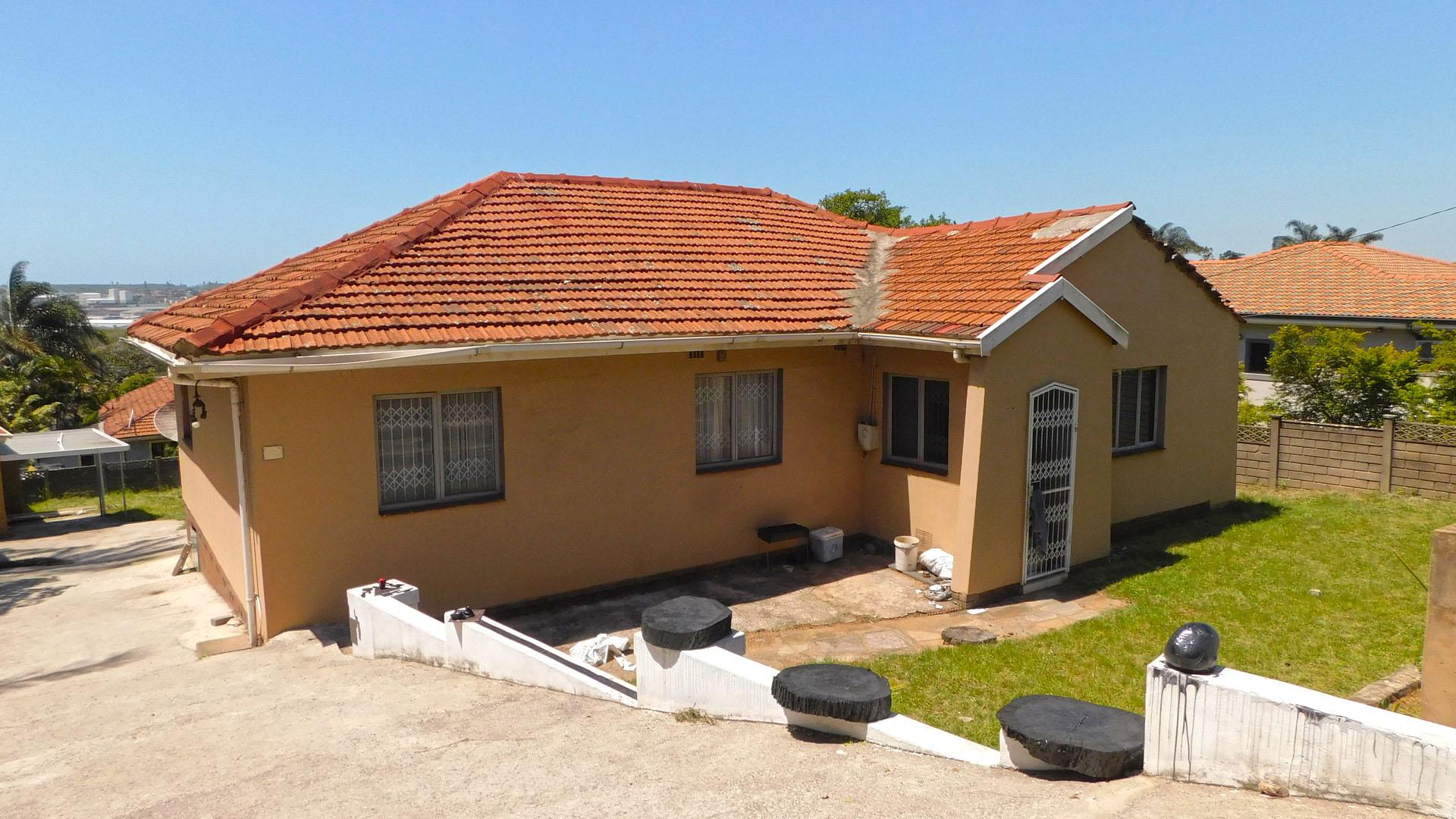 Front View of property in Montclair (Dbn)