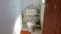 Guest Toilet - 2 square meters of property in Bisley