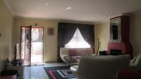 Lounges - 27 square meters of property in Benoni