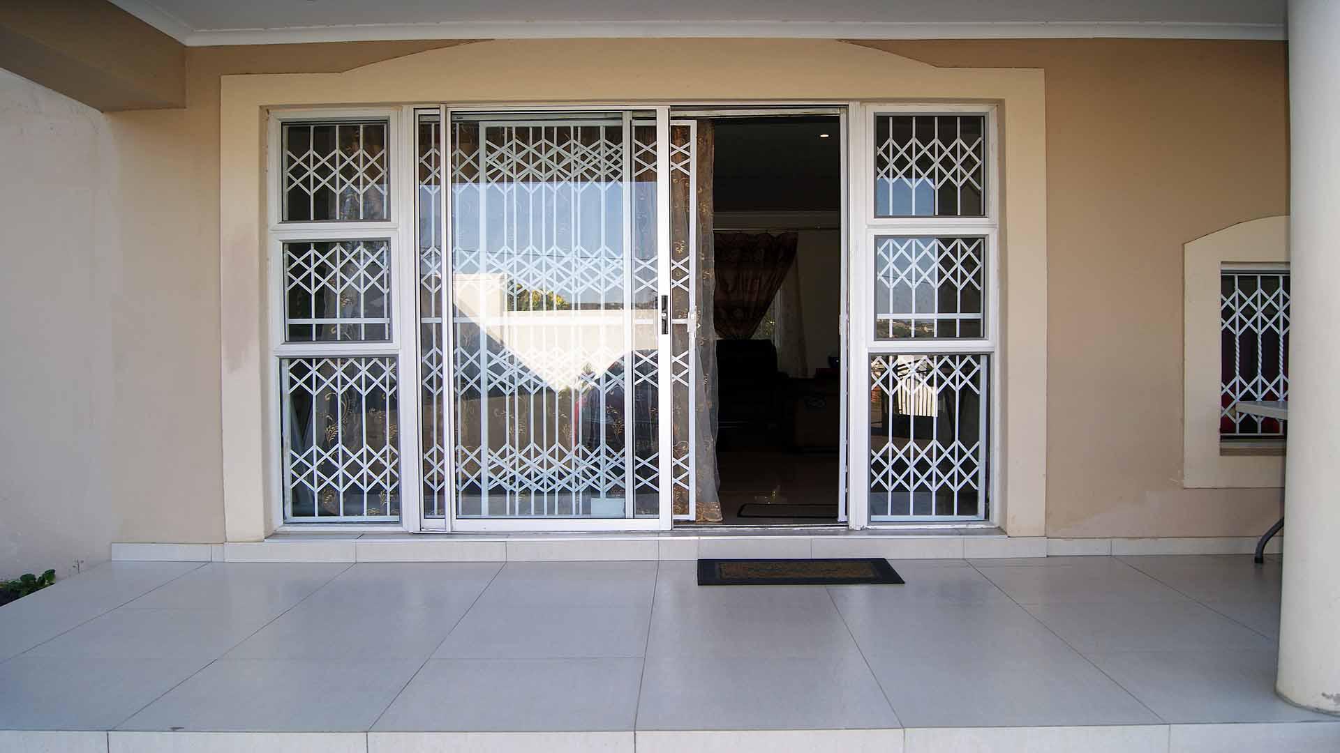 Patio - 28 square meters of property in Malvern - DBN