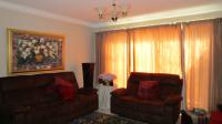 Lounges - 33 square meters of property in Hatfield