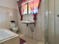 Bathroom 1 - 9 square meters of property in Glenmarais (Glen Marais)