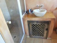 Bathroom 1 - 4 square meters of property in Montana