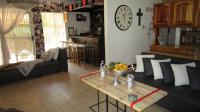 Lounges - 44 square meters of property in Edleen