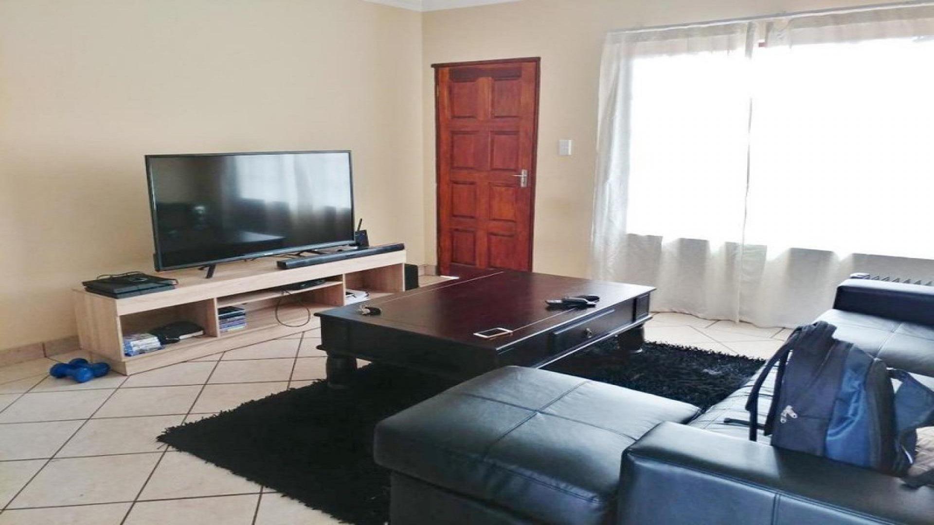 Lounges of property in Middelburg - MP