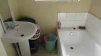 Bathroom 1 - 4 square meters of property in Mindalore