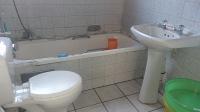 Bathroom 1 - 5 square meters of property in Buccleuch