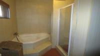 Main Bathroom - 10 square meters of property in Rangeview