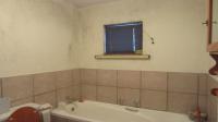 Bathroom 1 - 7 square meters of property in Paulshof