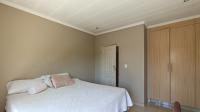 Main Bedroom - 19 square meters of property in Thatchfield Hills Estate