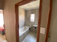 Bathroom 1 of property in Klipfontein View