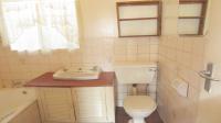 Main Bathroom - 4 square meters of property in Finsbury