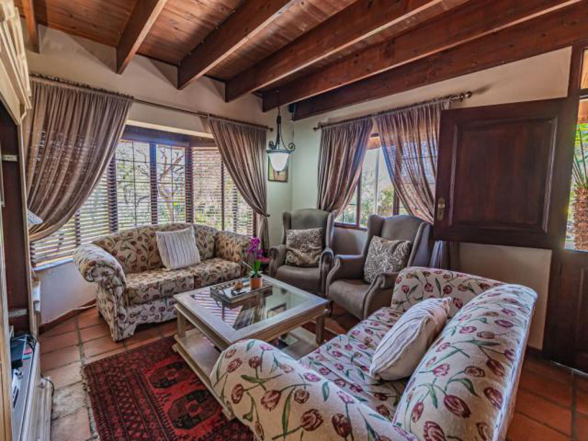 Lounges of property in Kameelfontein