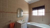 Bathroom 1 - 8 square meters of property in Fairlands