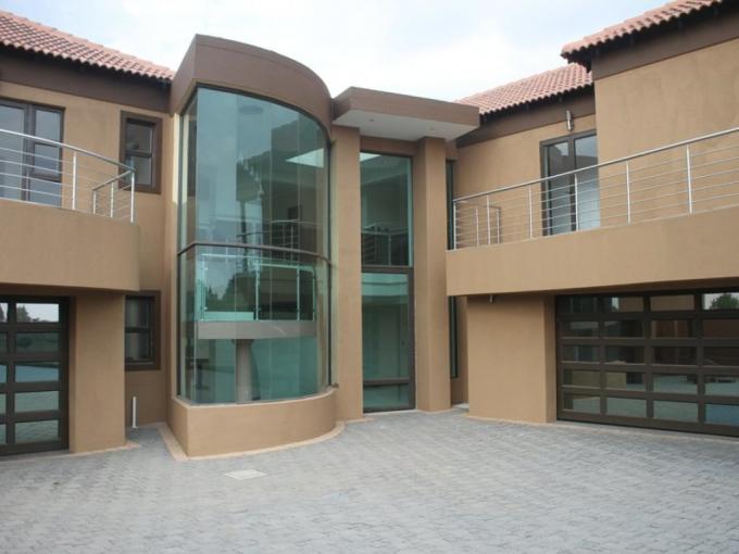 6 Bedroom House to Rent in Blue Valley Golf Estate - Property to rent - MR359007