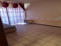 Lounges - 15 square meters of property in Bellville