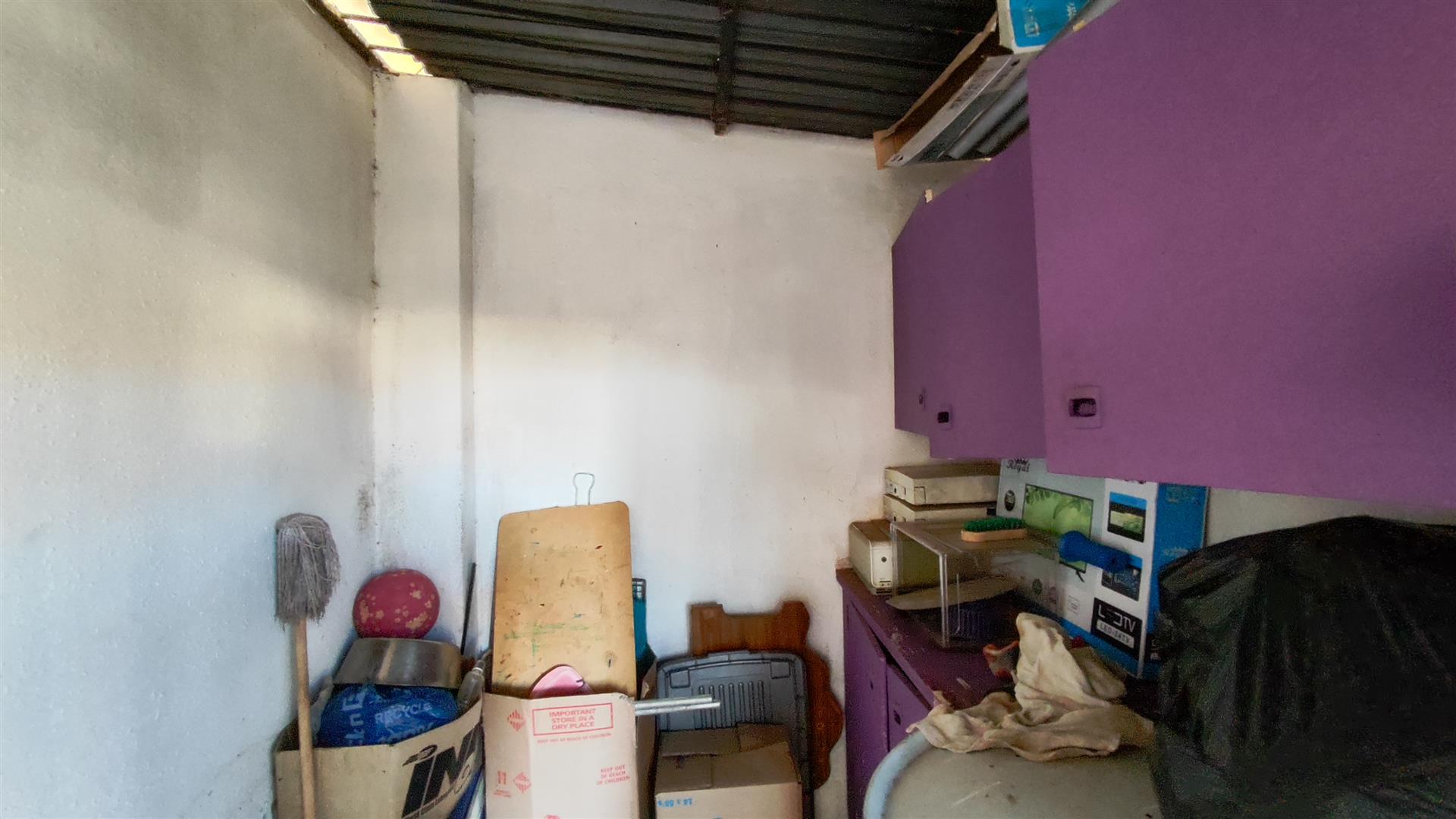 Store Room - 4 square meters of property in Birchleigh North
