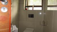 Guest Toilet - 3 square meters of property in Waterkloof Estates