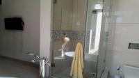 Bathroom 1 - 6 square meters of property in Waterkloof Estates