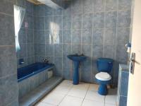 Bathroom 1 - 10 square meters of property in Toekomsrus