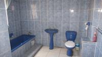 Bathroom 1 - 10 square meters of property in Toekomsrus