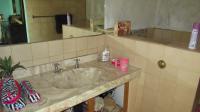 Main Bathroom - 9 square meters of property in Henley-on-Klip
