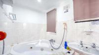 Bathroom 2 - 3 square meters of property in Queensburgh
