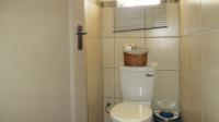 Bathroom 1 - 2 square meters of property in Wychwood