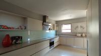 Kitchen - 17 square meters of property in Summerset