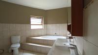 Bathroom 1 - 15 square meters of property in Summerset
