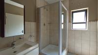 Main Bathroom - 9 square meters of property in Summerset