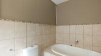 Main Bathroom - 9 square meters of property in Summerset